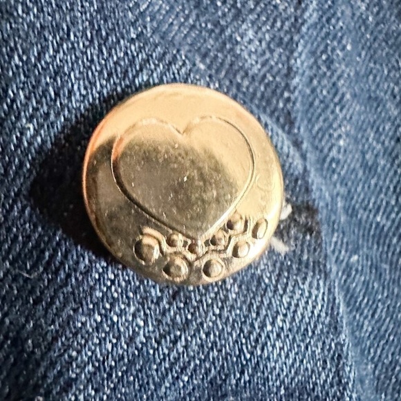 Asymmetrical jean skirt. - Picture 2 of 5